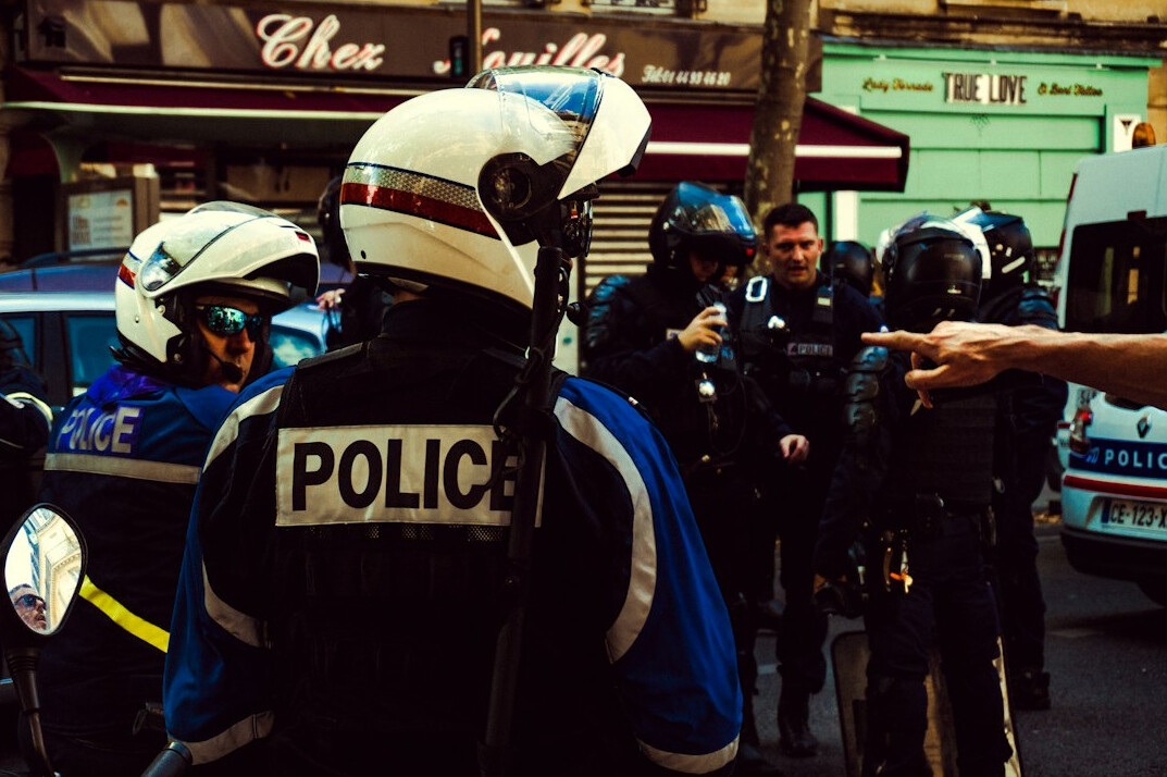 police arresting shoplifters